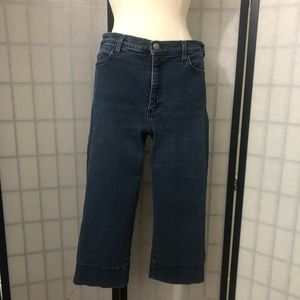 NYDJ Lift&Tuck Capris with designed pockets